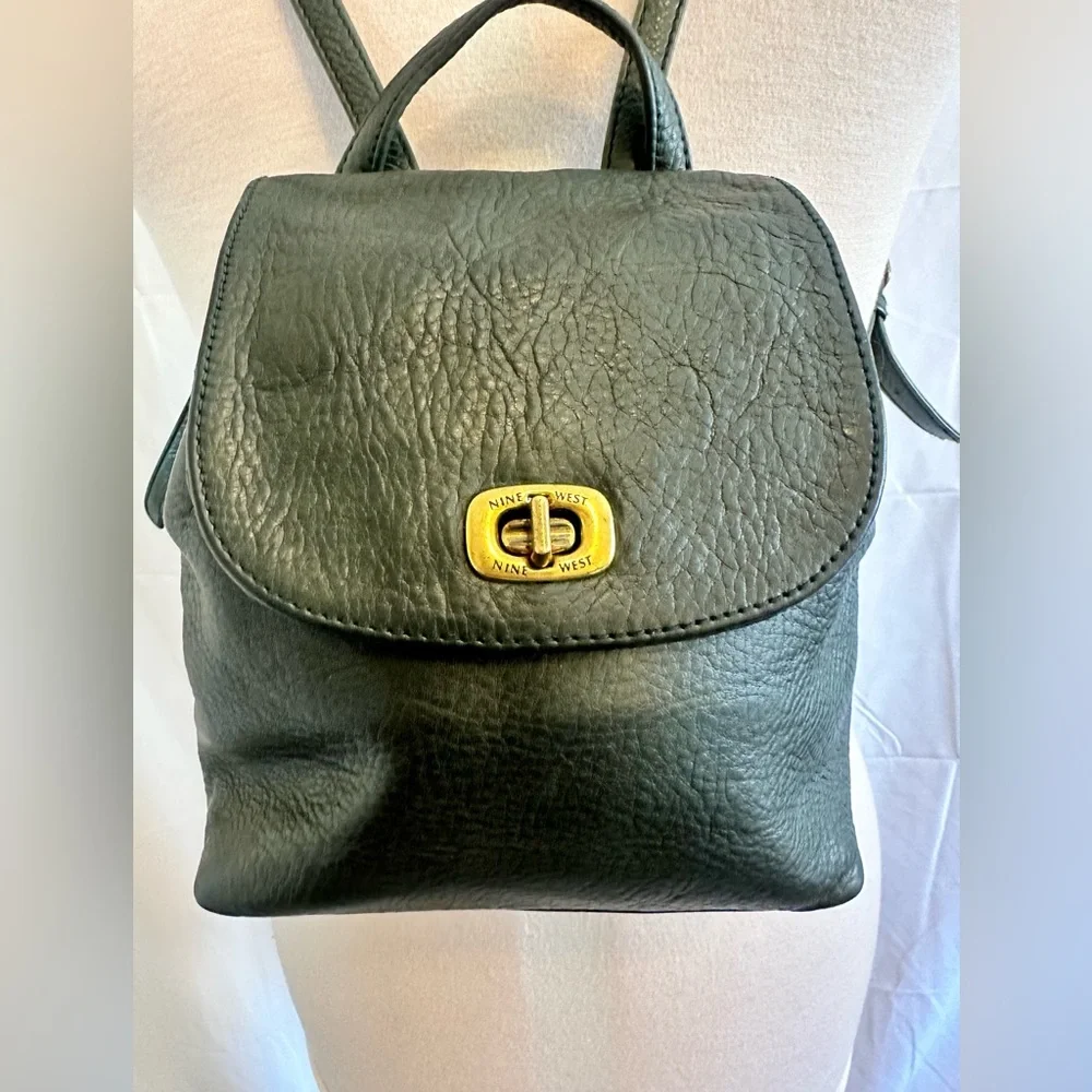 Vintage Nine West Pebbled leather small backpack GREEN - Picture 2 of 15